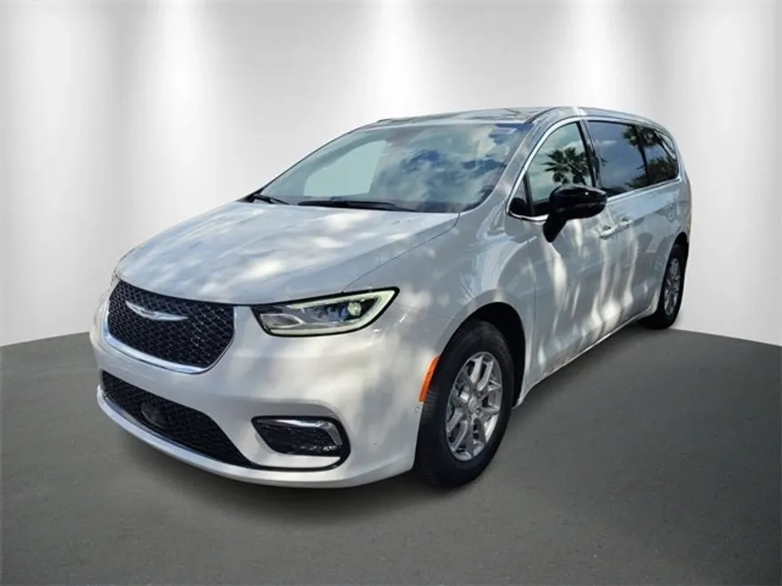 2026 Chrysler Pacifica photo 1
