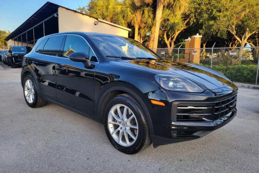 2024 Porsche Cayenne photo 1