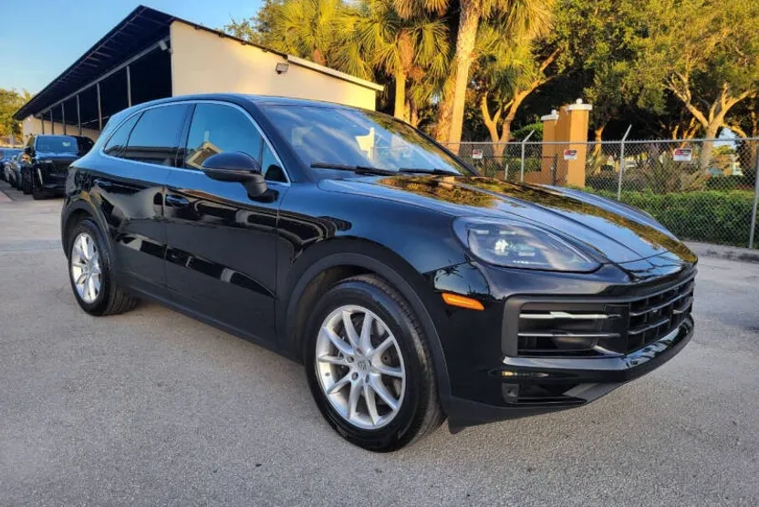 2024 Porsche Cayenne photo 1