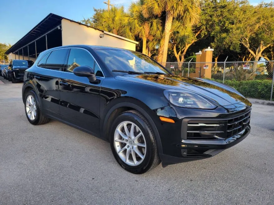 2024 Porsche Cayenne photo 1