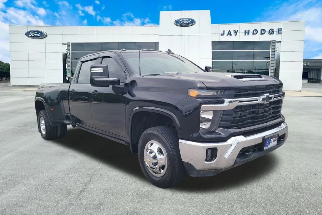 2024 Chevrolet Silverado 3500HD LT photo 1