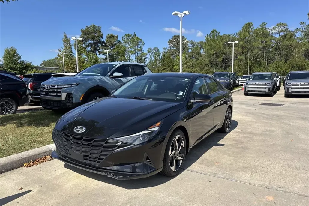 2023 Hyundai Elantra SEL Convenience photo 1