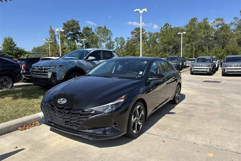 2023 Hyundai Elantra SEL Convenience photo 1