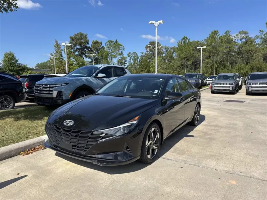 2023 Hyundai Elantra SEL Convenience photo 1