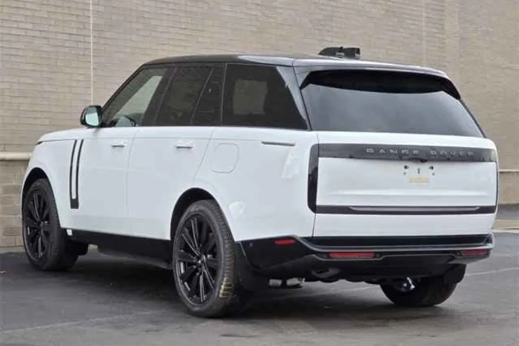 2025 Land Rover Range Rover SE photo 1