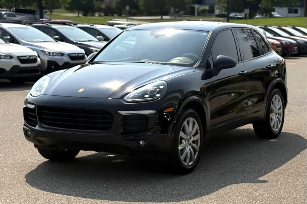 2017 Porsche Cayenne Platinum Edition photo 1