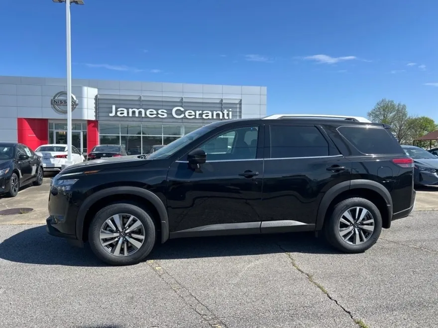 2025 Nissan Pathfinder SL photo 1