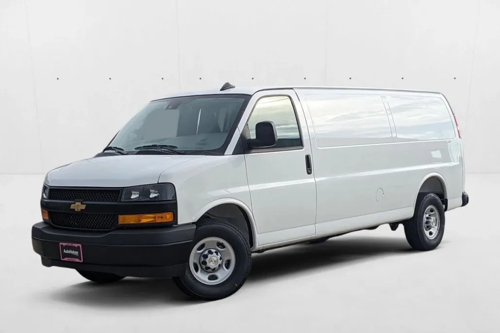 2025 Chevrolet Express Cargo 3500 Base photo 1