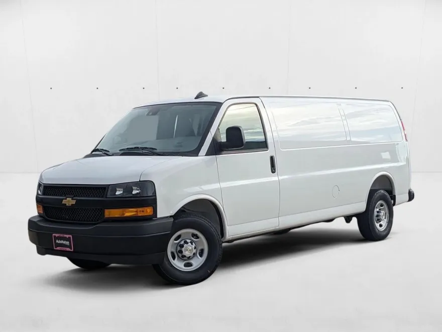 2025 Chevrolet Express Cargo 3500 Base photo 1