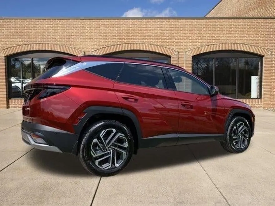 2025 Hyundai Tucson Hybrid Limited photo 1