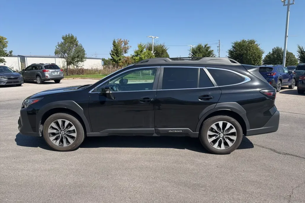 2023 Subaru Outback Limited photo 1