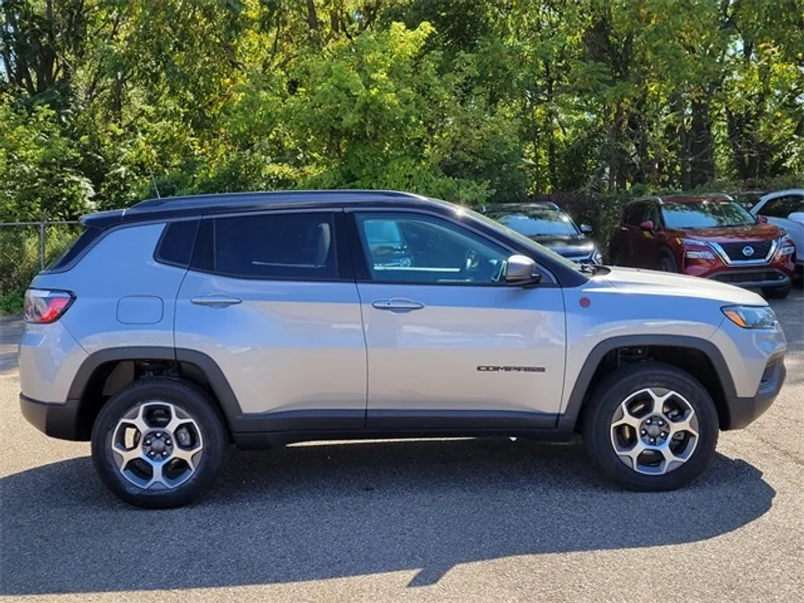 2022 Jeep Compass Trailhawk photo 1