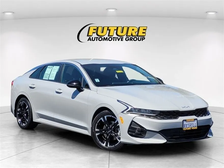 2022 Kia K5 GT-Line photo 1