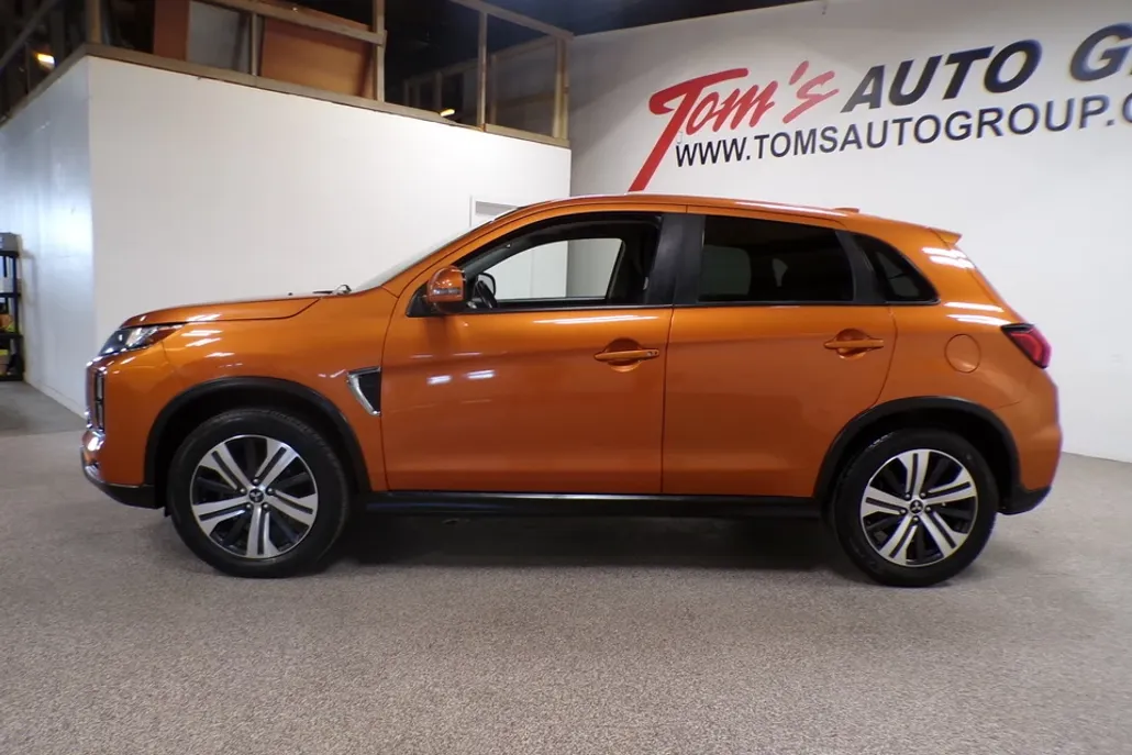 2020 Mitsubishi Outlander Sport SE photo 1
