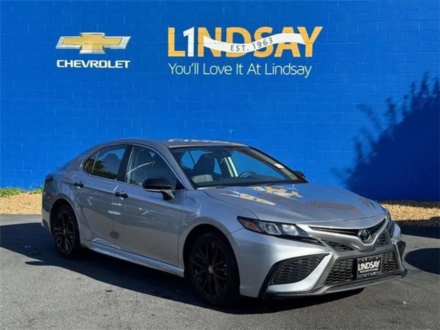 2024 Toyota Camry SE photo 1