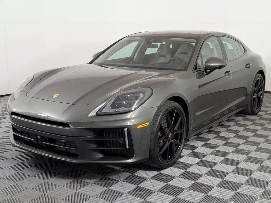 2025 Porsche Panamera 4 photo 1