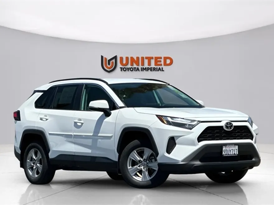 2022 Toyota RAV4 XLE photo 1
