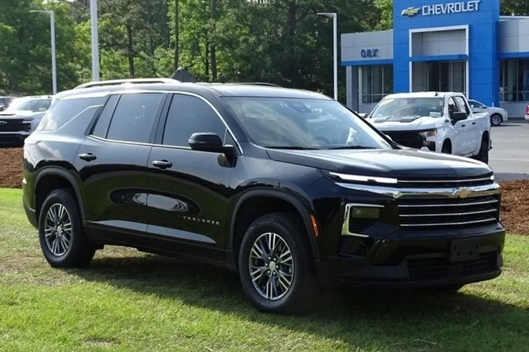 2025 Chevrolet Traverse 1LT photo 1