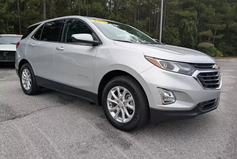 2020 Chevrolet Equinox LT photo 1