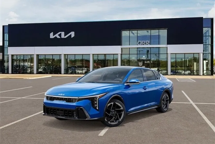 2025 Kia K4 GT-Line photo 1
