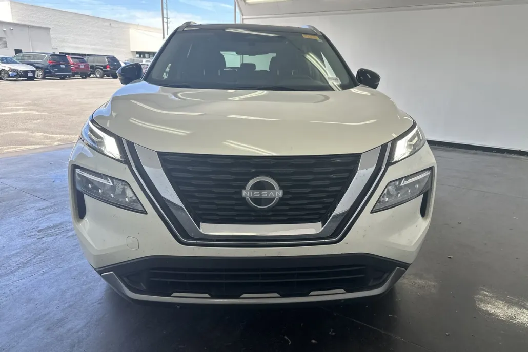 2023 Nissan Rogue SL photo 1