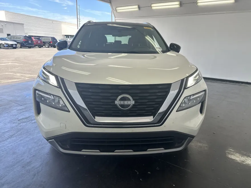 2023 Nissan Rogue SL photo 1