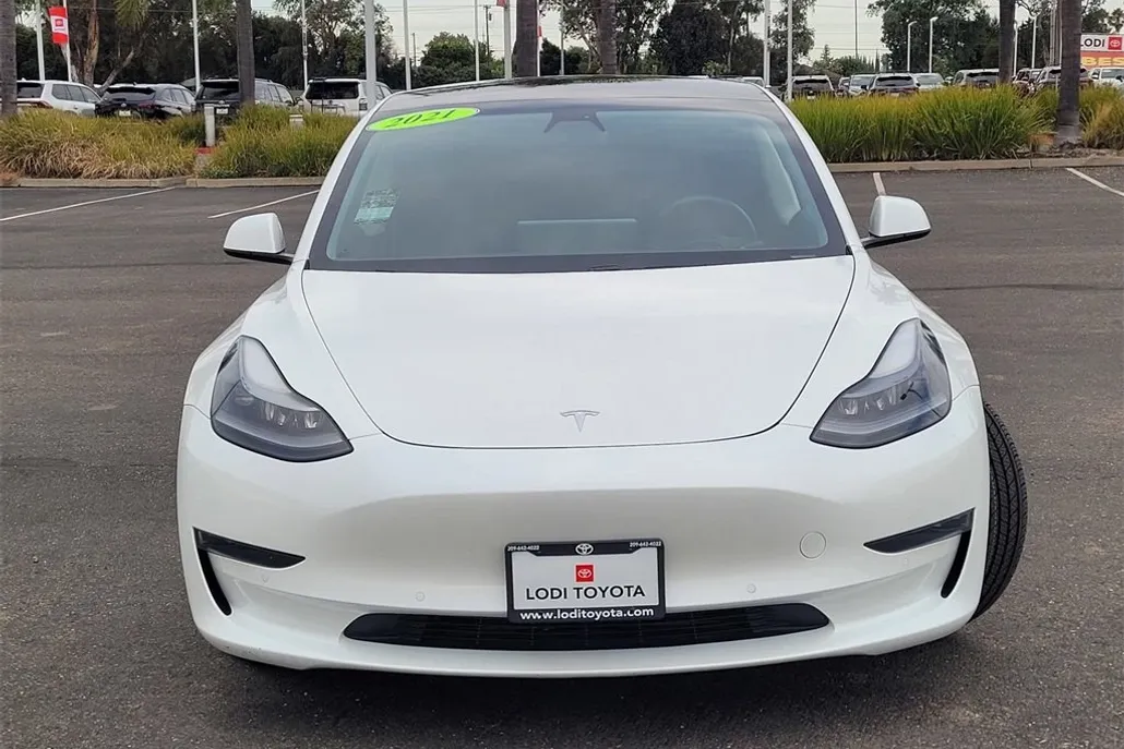 2021 Tesla Model 3 Standard Range Plus photo 1