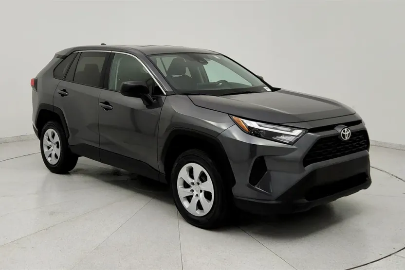 2024 Toyota RAV4 LE photo 1