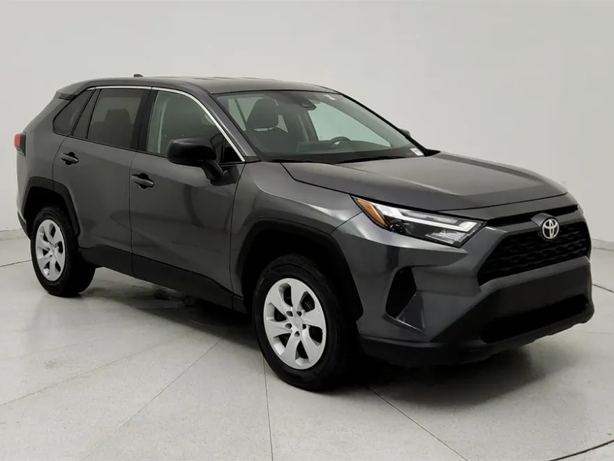 2024 Toyota RAV4 LE photo 1