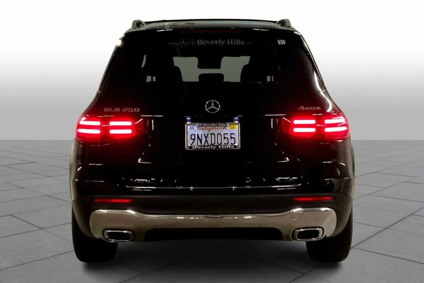 2025 Mercedes Benz GLB 250 4MATIC photo 1
