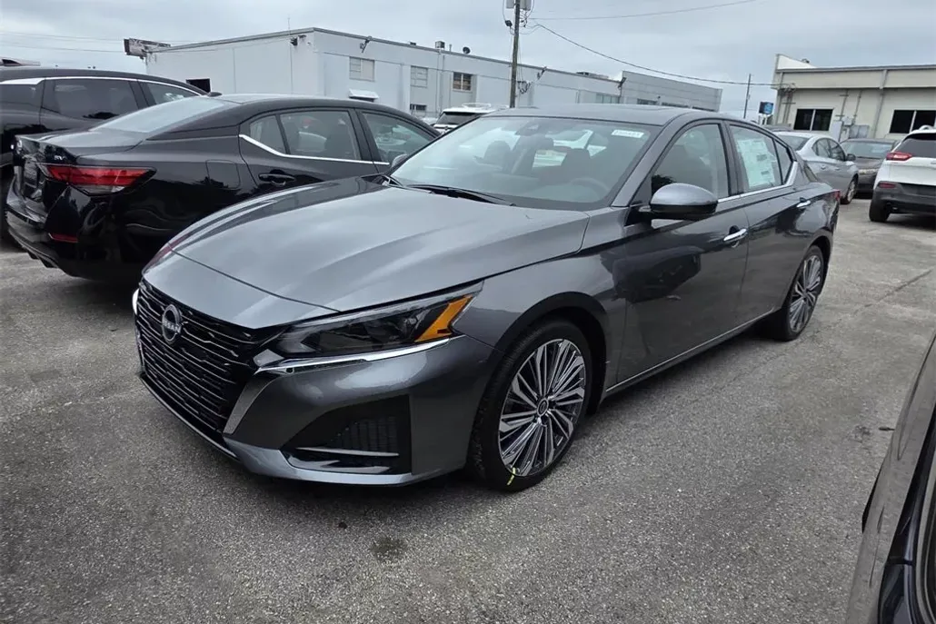2025 Nissan Altima 2.5 SL photo 1