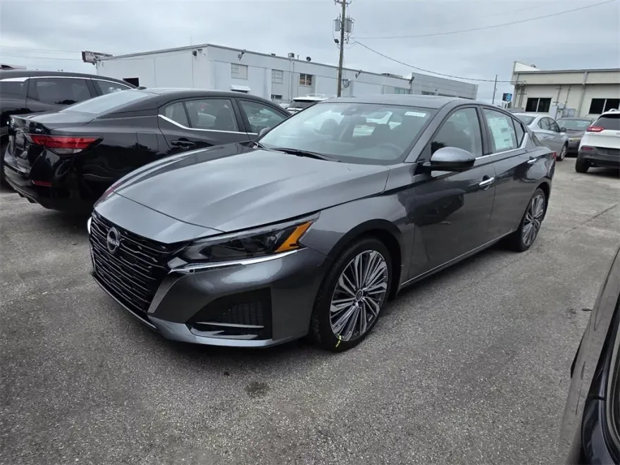 2025 Nissan Altima 2.5 SL photo 1