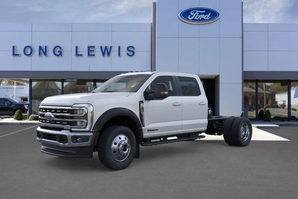 2025 Ford F-550 photo 1