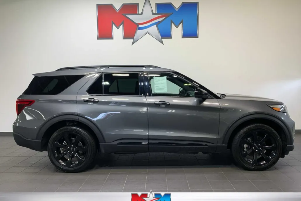 2023 Ford Explorer ST-Line photo 1