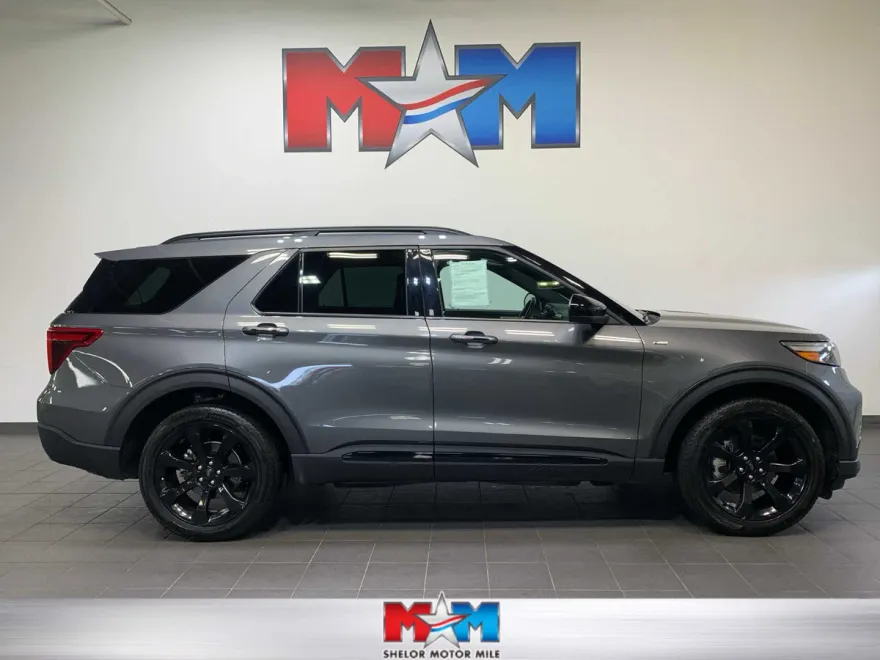 2023 Ford Explorer ST-Line photo 1
