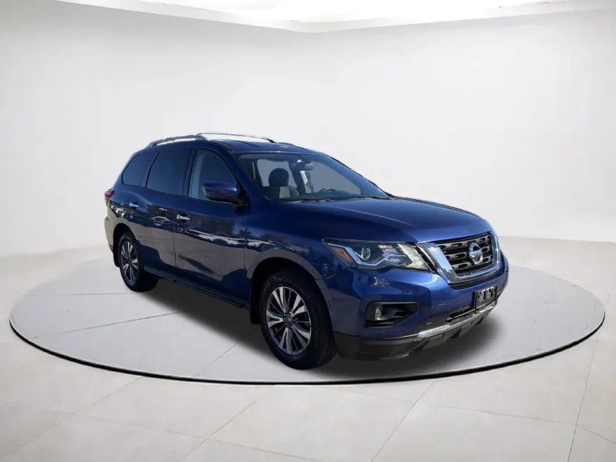 2017 Nissan Pathfinder 4x4 SV photo 1