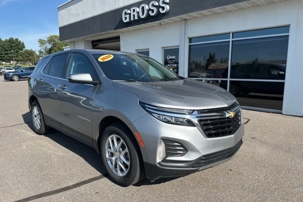 2024 Chevrolet Equinox LT photo 1