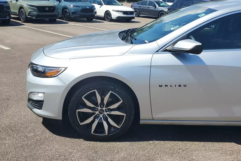 2021 Chevrolet Malibu RS photo 1