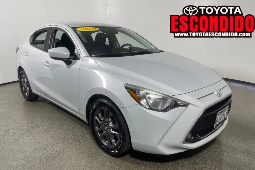 2019 Toyota Yaris L photo 1