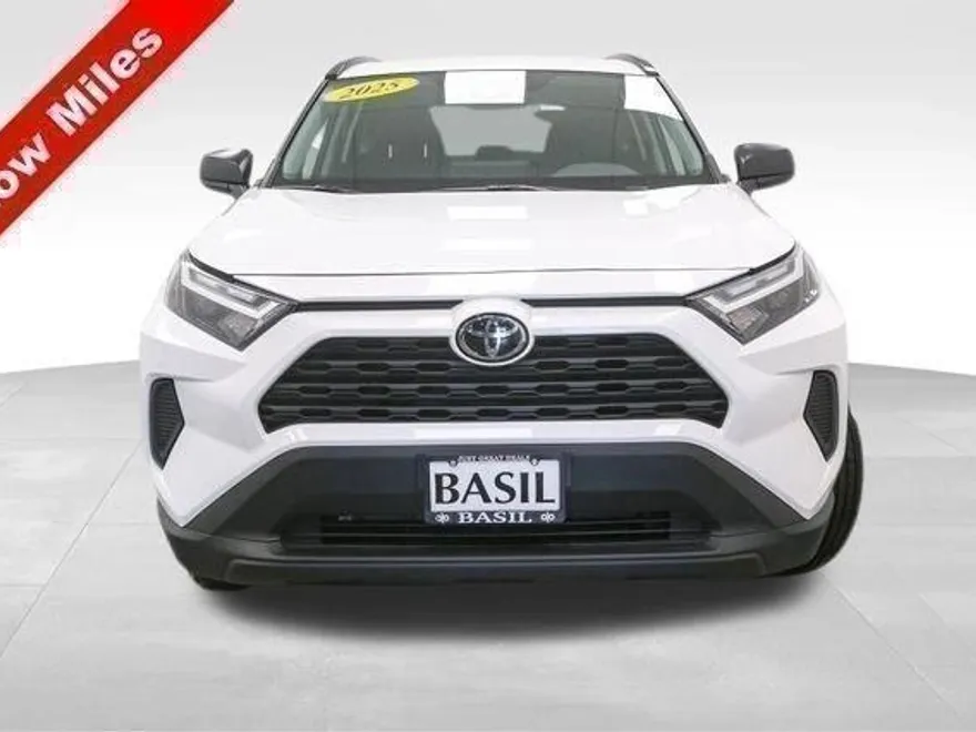 2025 Toyota RAV4 Hybrid LE photo 1