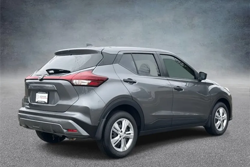 2025 Nissan Kicks Play S photo 1