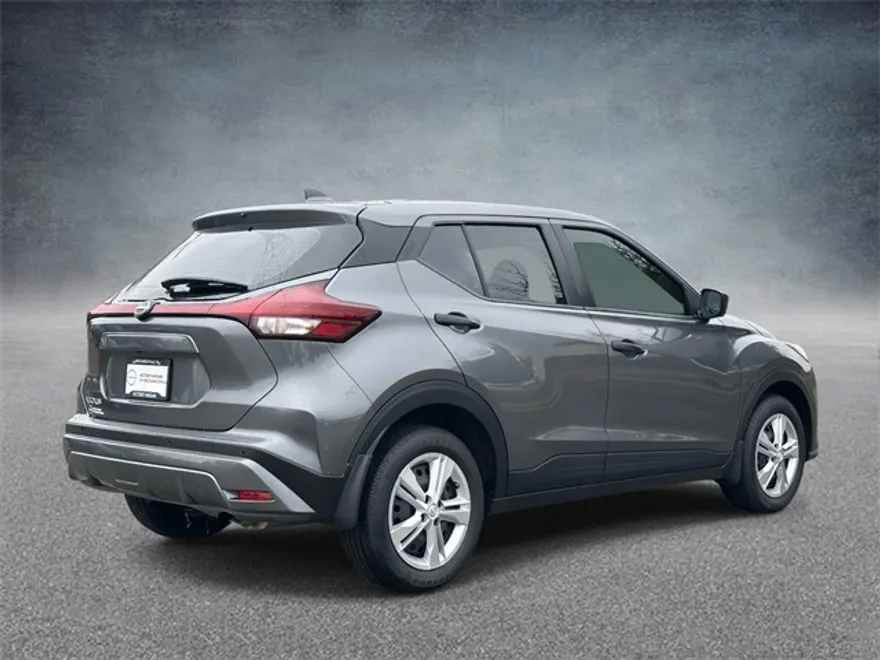 2025 Nissan Kicks Play S photo 1