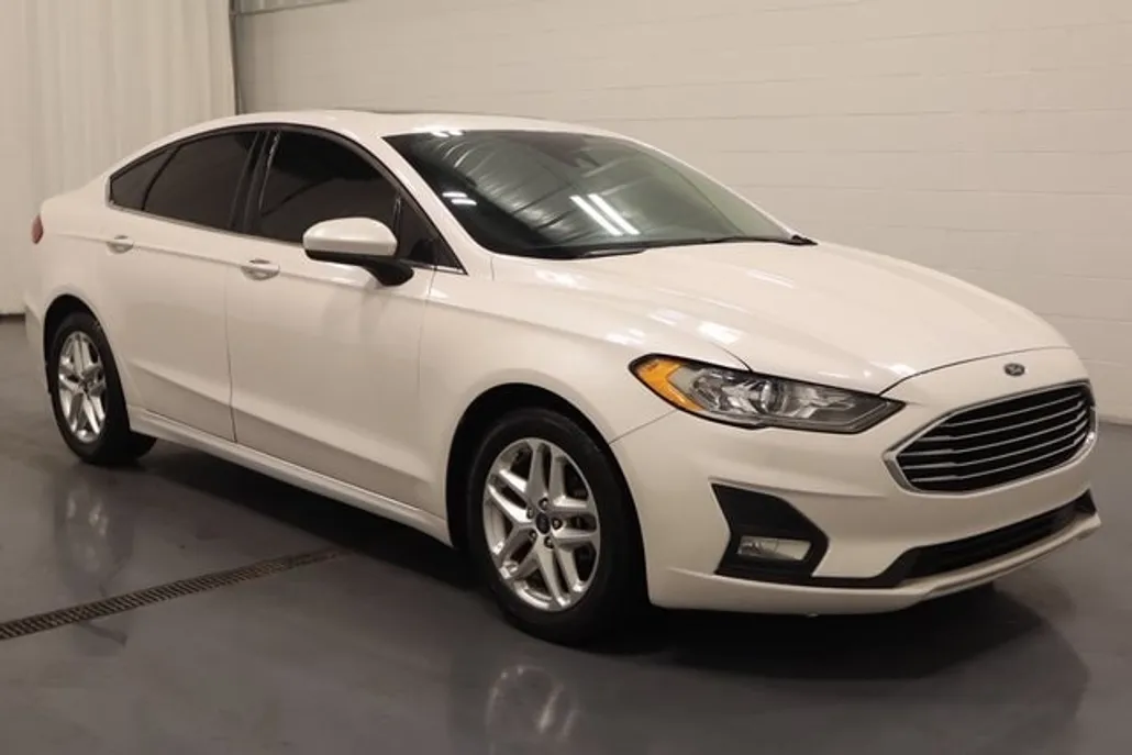 2020 Ford Fusion SE photo 1