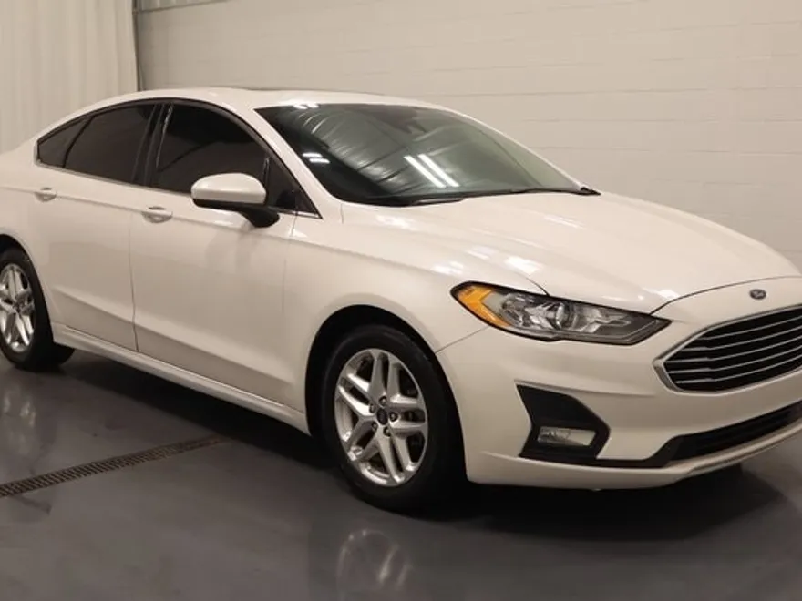 2020 Ford Fusion SE photo 1