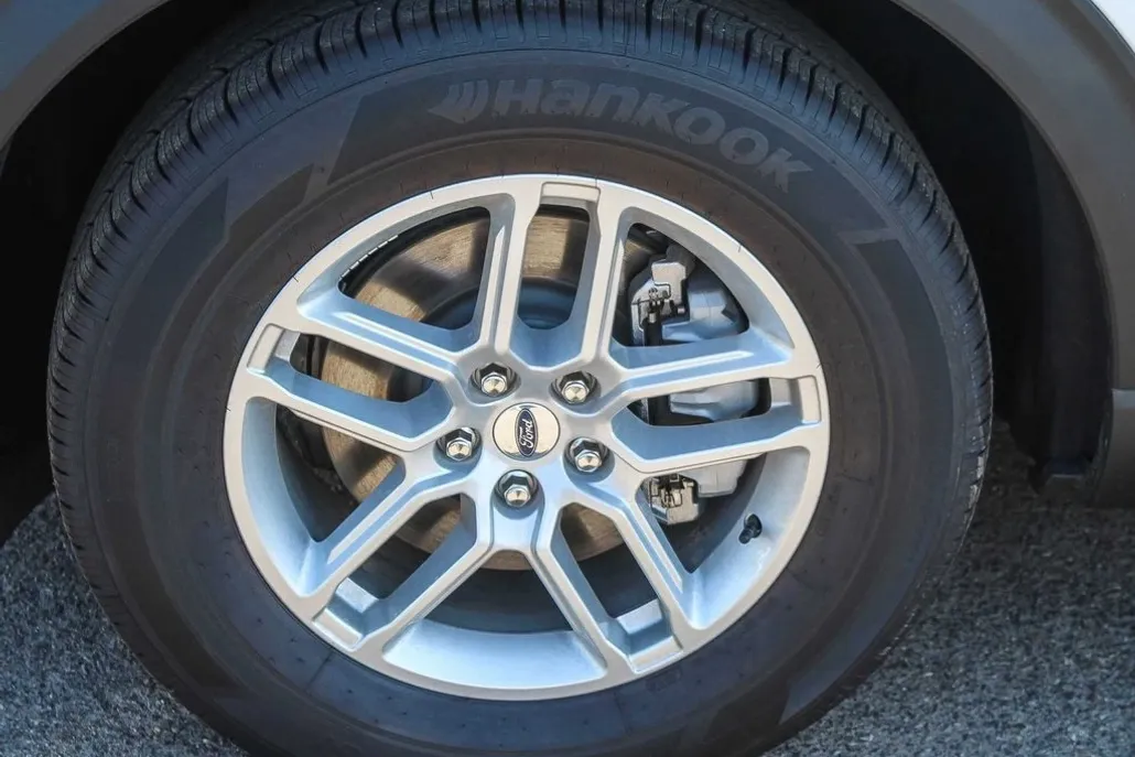 2025 Ford Explorer photo 1