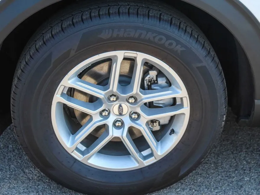 2025 Ford Explorer photo 1