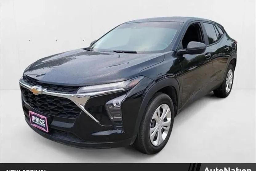 2024 Chevrolet Trax LS photo 1