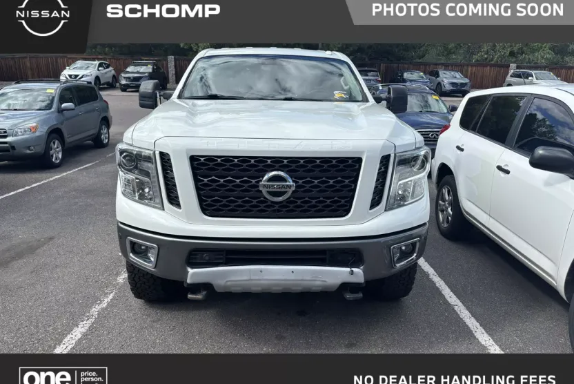 2016 Nissan Titan PRO-4X photo 1