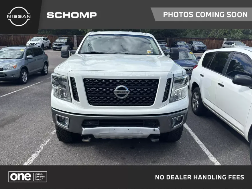 2016 Nissan Titan PRO-4X photo 1