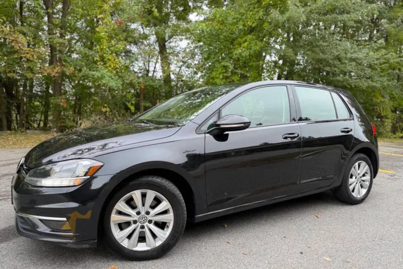 2018 Volkswagen Golf TSI SE photo 1